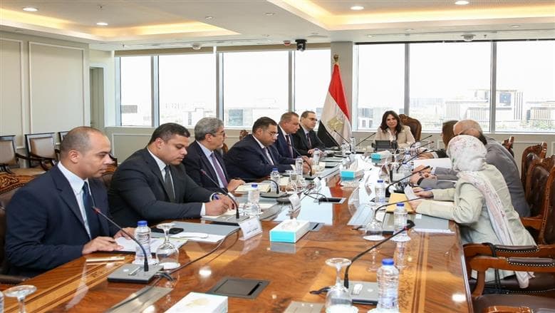 وزيرة الإسكان تتابع مشروع 15 ألف وحدة إيجارية