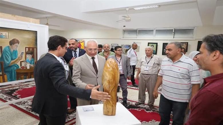 رئيس جامعة المنيا يطلق معرضي الفنون والأبحاث