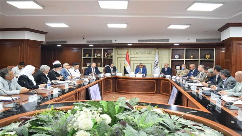 رئيس جامعة بني سويف يتشاور مع المحافظ عن دعم مشروعات التطوير