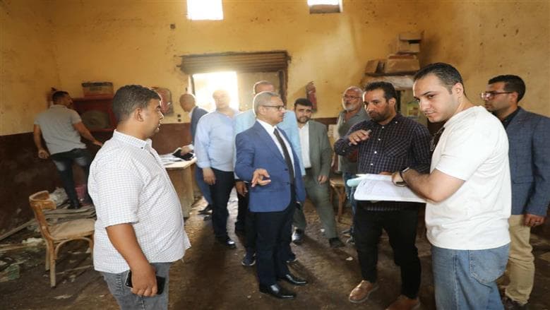 محافظ بني سويف يكتشف مخالفات في المخابز والوحدات الصحية