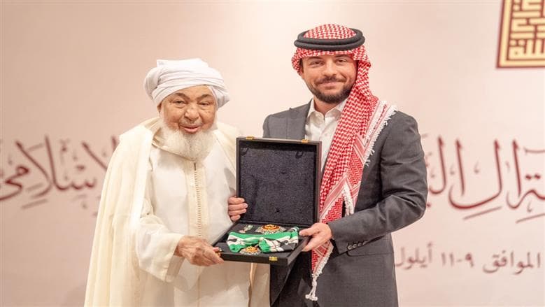 الملك الأردني يكرم مفتي الإمارات