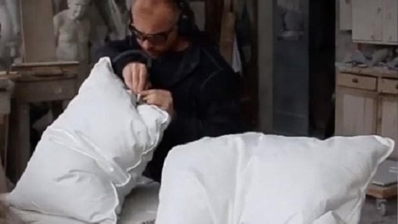 أسباب تغير وسائد البيضاء إلى صفراء