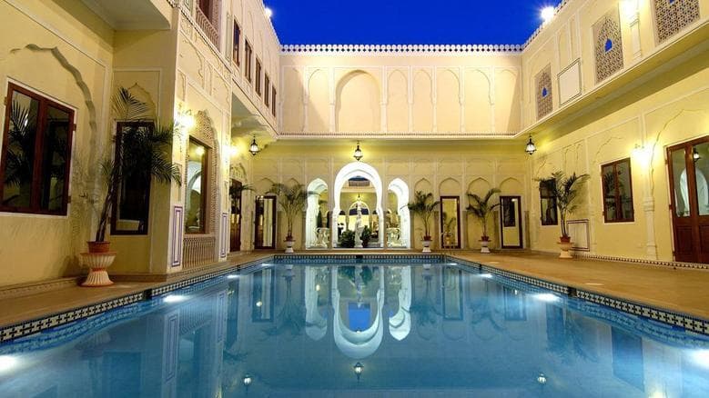 إشغالات مطاعم شرم الشيخ والغردقة تصل إلى 60%