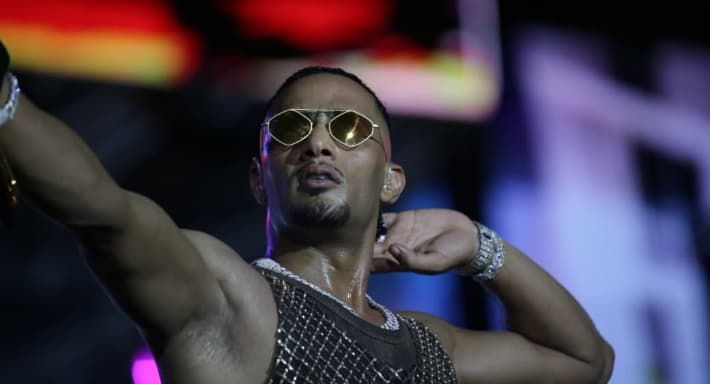 Mohamed Ramadan criticizes DJ for playing his song on beach