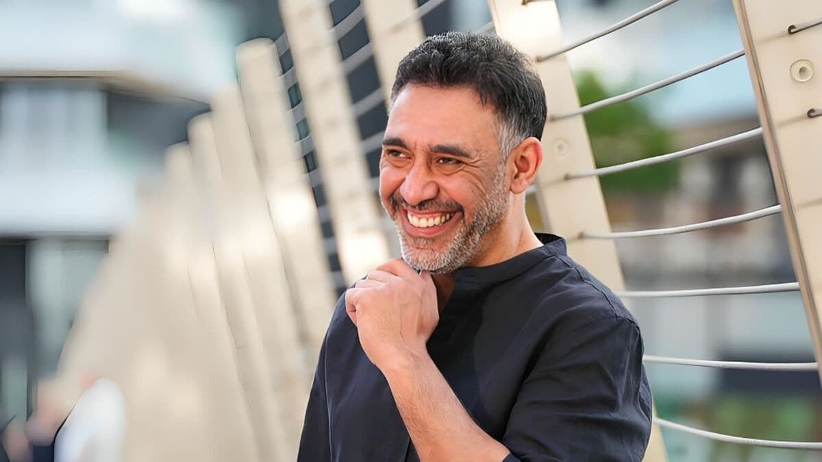 Amr Mostafa teases new song clip