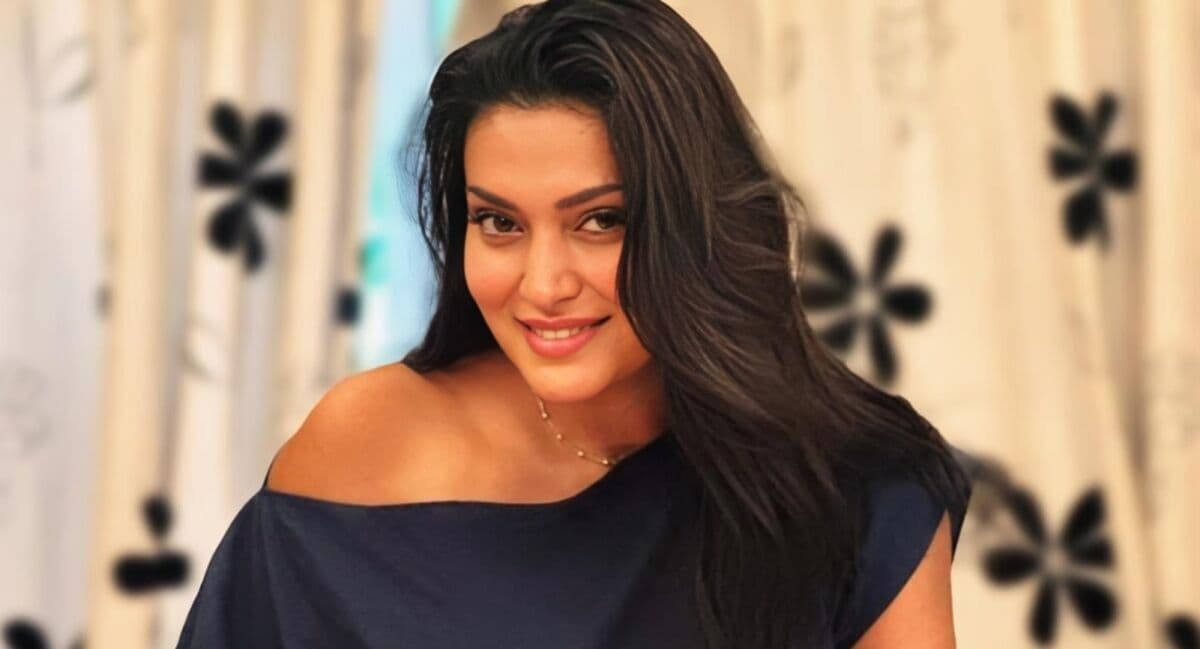 مايا نصري توضح سبب زيادة وزنها