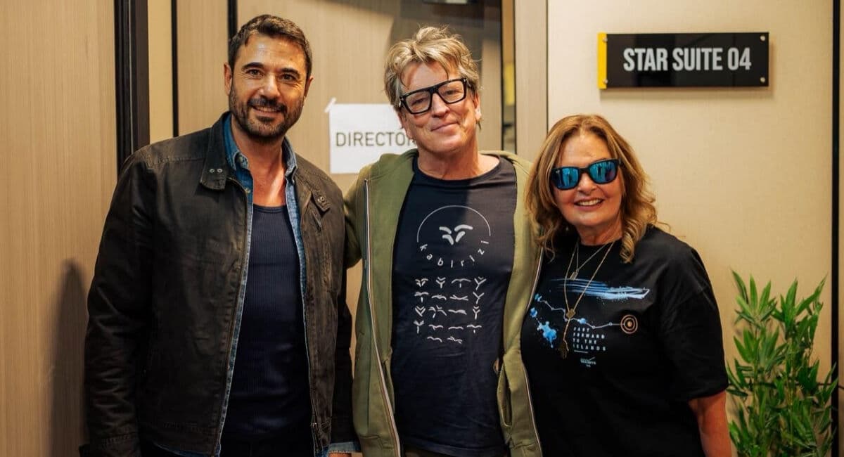 Yousra visits studio and meets Ezz during "Al Amir" filming