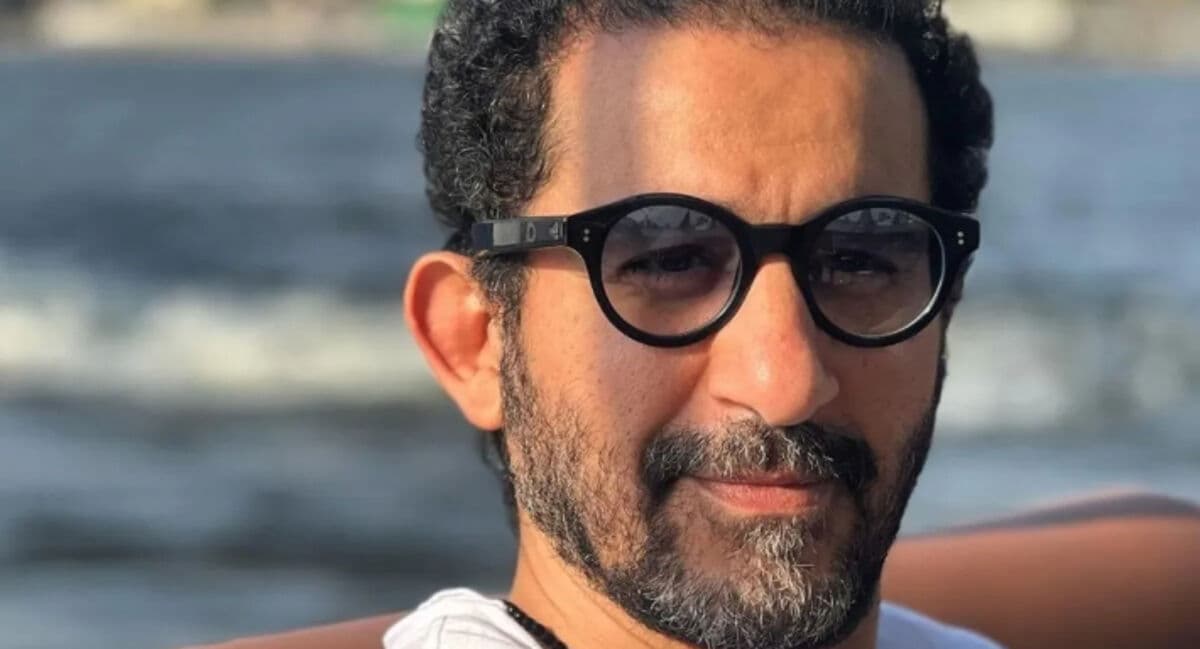 أحمد حلمي يثمن تجربة المسرح مع حمدي الميرغني