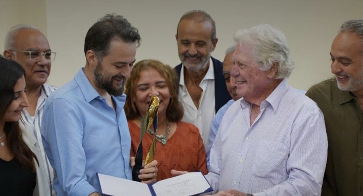 Hussein Fahmy awards Silk Road Festival prize to "Stories" cast