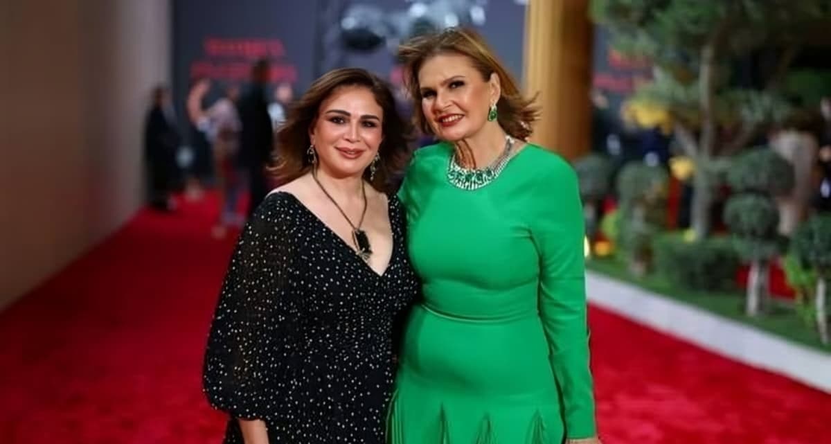 Yousra commends Elham Shaheen for sacrificing her home to finish a film