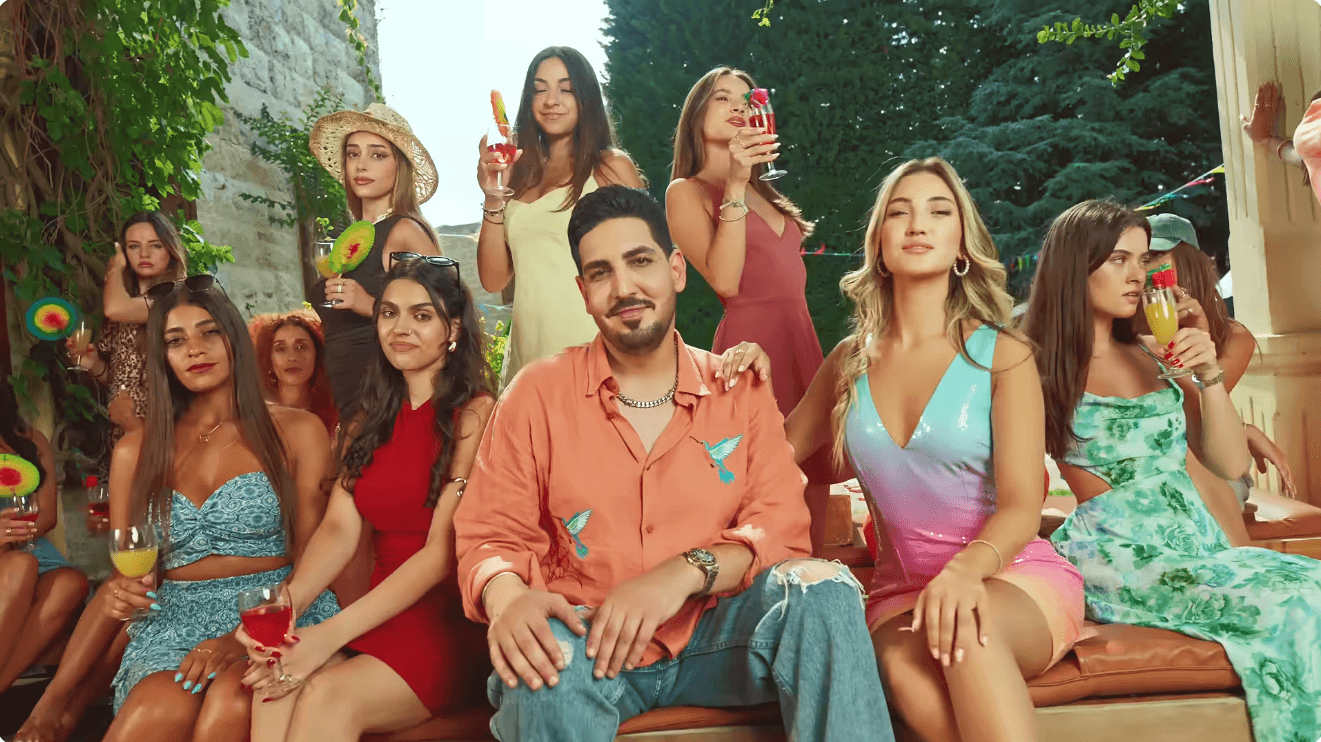 Mahmoud Rateb Launches "Nass We Shen" with Music Video
