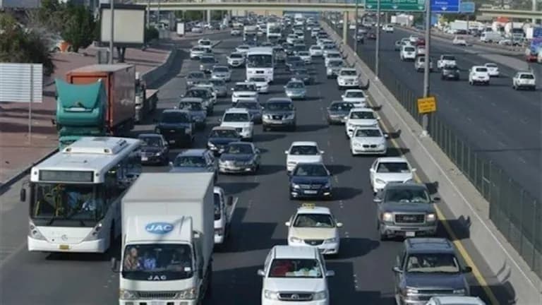 تكدسات مرورية بشوارع القاهرة والجيزة