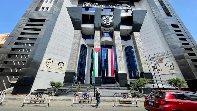 نقابة الصحفيين تطالب اتحاد الكرة بعد بلاغات حسام وإبراهيم حسن
