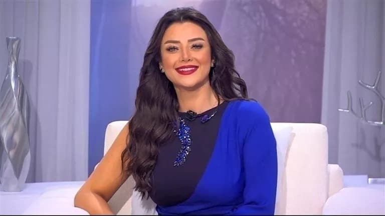 رضوى الشربيني ترد على تشبيهها بهدى شعراوي