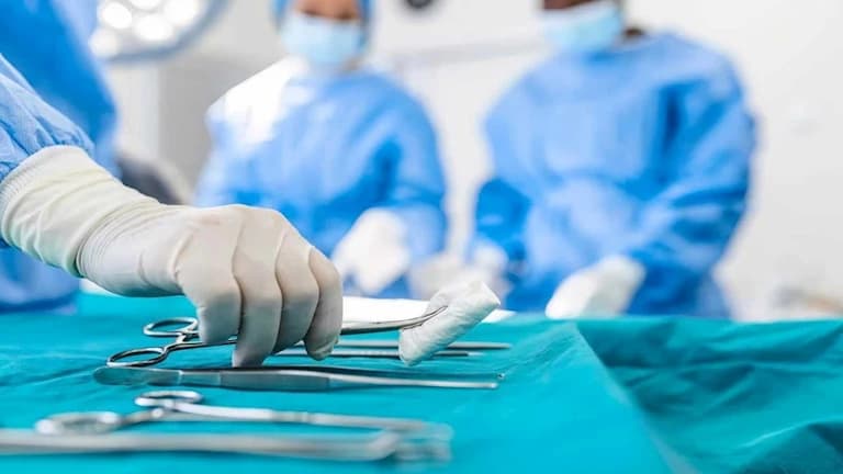 نجاح عملية استئصال ورم بوزن 3 كجم من طفلة بزقازيق