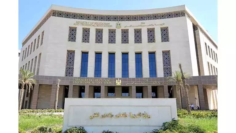 تعليم توضح مسؤولية الطالب بعد تلف التابلت