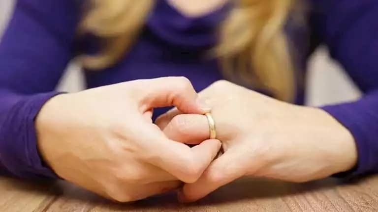 منى تطلب الطلاق بعد 7 سنوات زواج