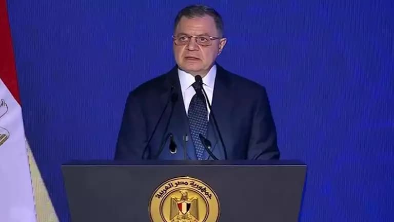 وزير الداخلية يعلن تراجع سرقة السيارات