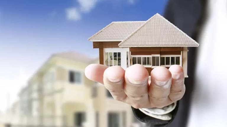 تسجيل عقارك وإقرار الضريبة عبر الموبايل