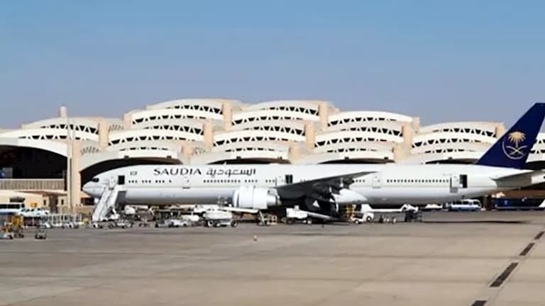 السعودية: إصابة 11 ووفاة مقيم باكستاني في هجوم على مطار الملك خالد