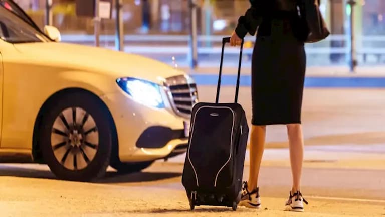 بلاغ مشفر ينقذ ألمانية من تحرش سائق النقل