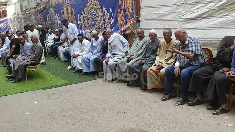 أهل العطف يستعدون لوداع عزة رمزي