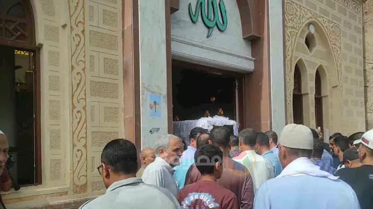 جثمان عزة رمزي يُدفن بفستان الزفاف