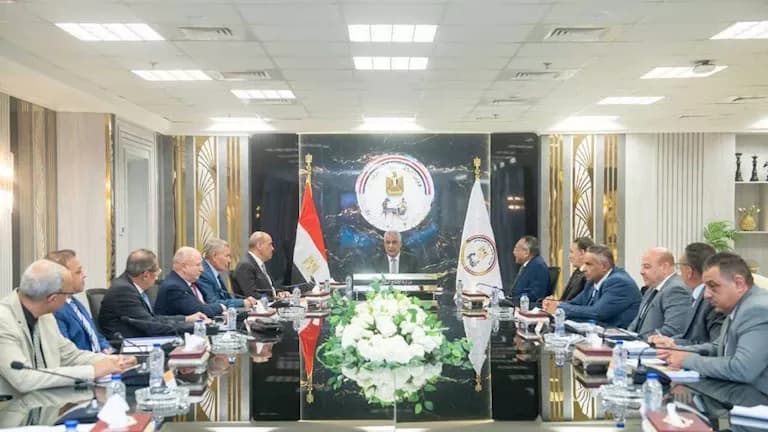 وزير الإنتاج يتابع مشروعات حياة كريمة في الجديدة