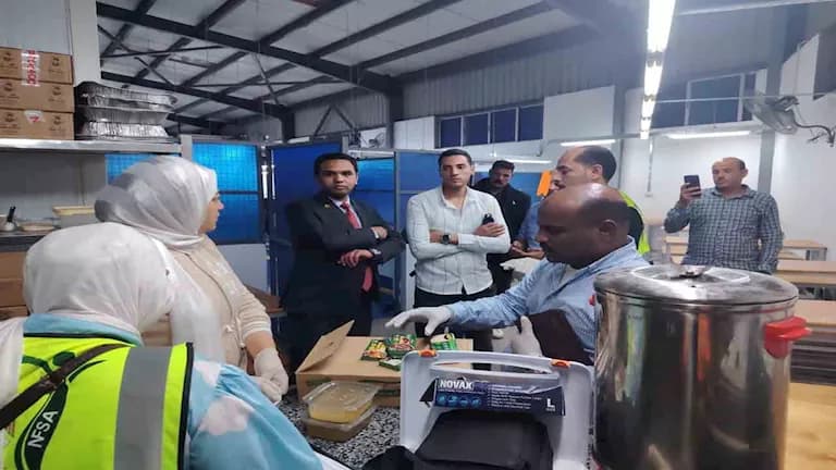 إغلاق مطبخ مصنع ملابس بعد تسمم 24 عاملًا في بورسعيد