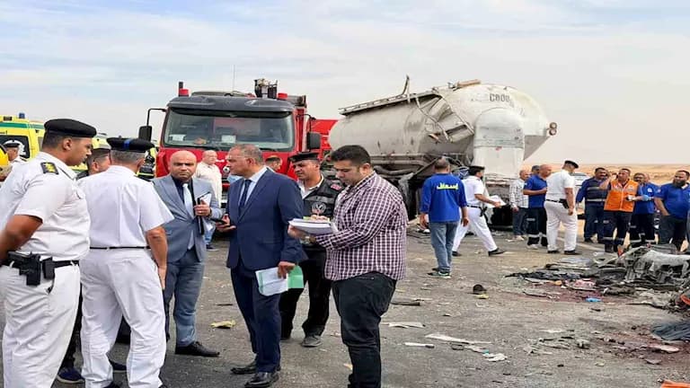 مصرع 12 وإصابة 30 في حادث أسيوط والدفاع تتابع