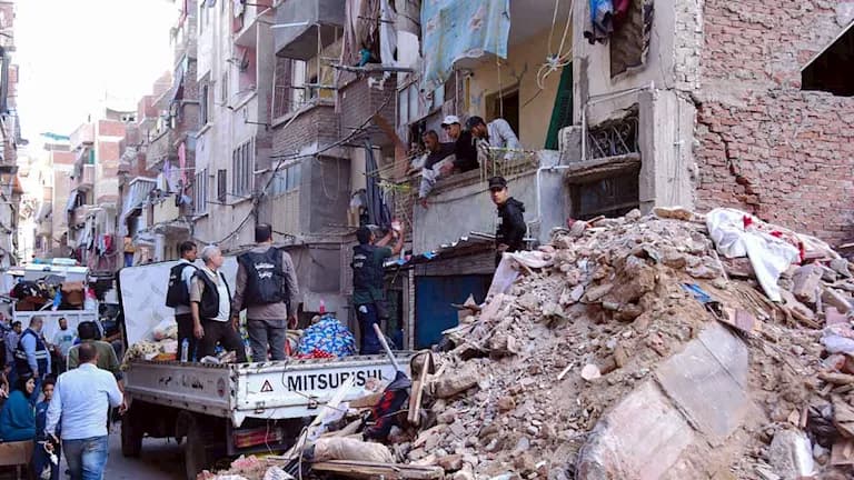 إزالة عقارين بجانب الترعة المردومة بالإسكندرية