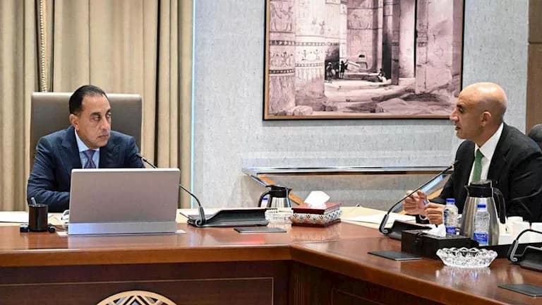 رئيس الوزراء يوجه بتحويل 250 مدرسة لتكنولوجيا