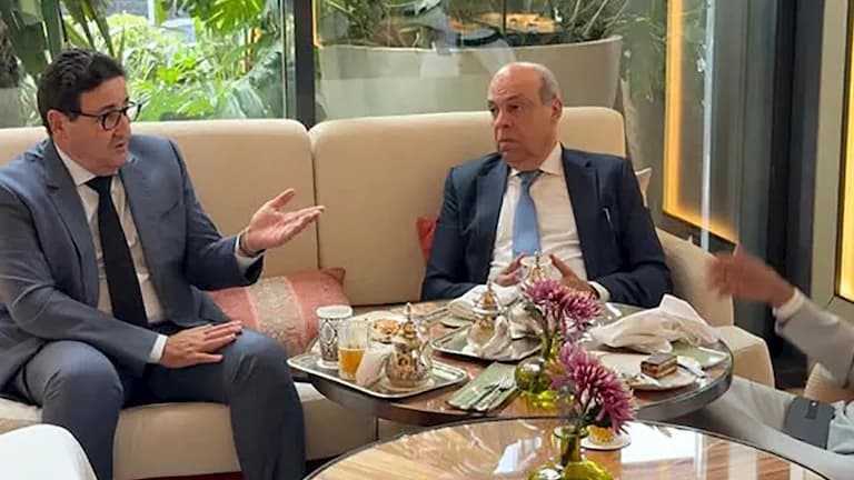 وزير الطيران يتناقش مع المنظمة العربية حول التعاون والكوادر