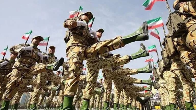 إيران تنشر قواتها على سواحل مكران