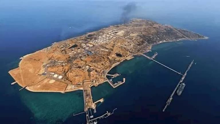 إيران تعلن عن انفجارات قرب جزيرة خرج