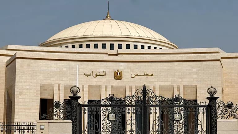 برلمان يتخذ إجراءات لضبط رسوم المدارس