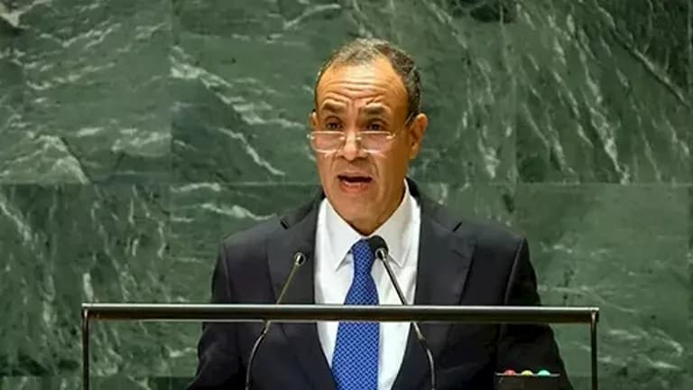 وزير الخارجية يناقش المستجدات الإقليمية مع عمان