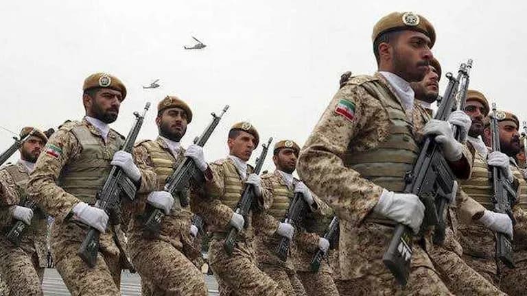 إيران ترفع جاهزيتها العسكرية