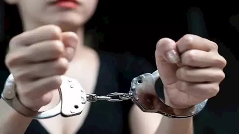 ضبط سيدة وابنتيها في نزاع بالبساتين