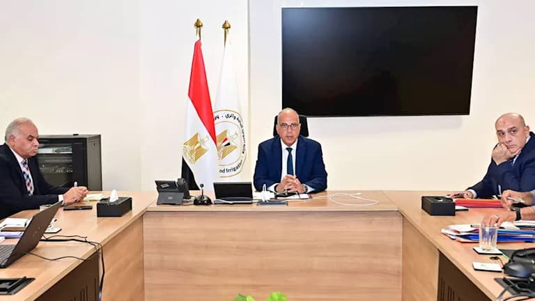 وزير الري يوسع تراخيص الآبار ويشجع على الطاقة الشمسية