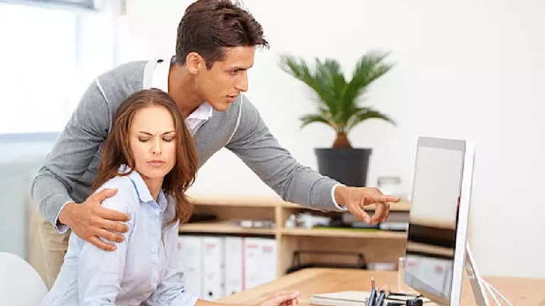 قانون جديد يحمي الموظفين من التحرش والتنمر
