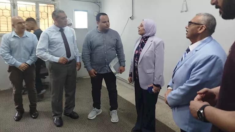 نائب رئيس بنها يزور الكشف الطبي للطلاب