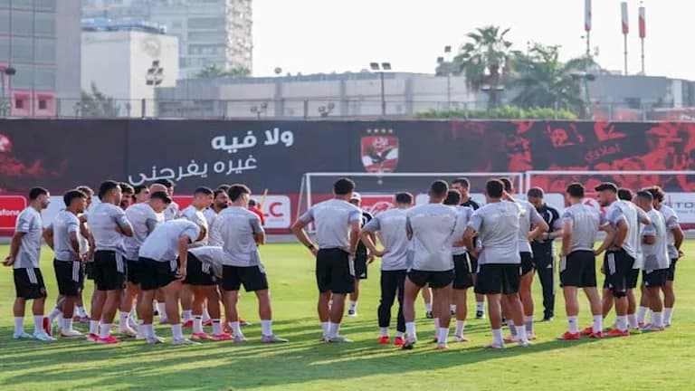 الأهلي يبدأ تدريباته لمواجهة سموحة
