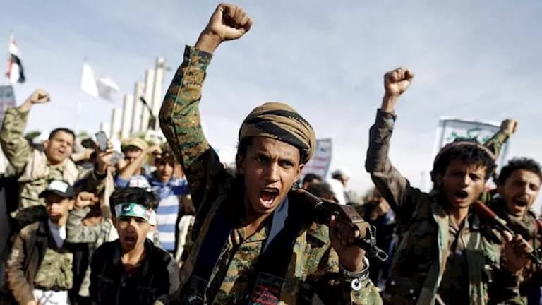 جهود الحوثيين في السيطرة على البحر الأحمر عبر الصومال