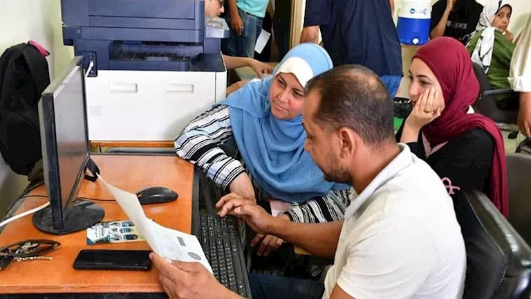 طلاب المرحلة الثالثة يواصلون تسجيل رغبات التنسيق