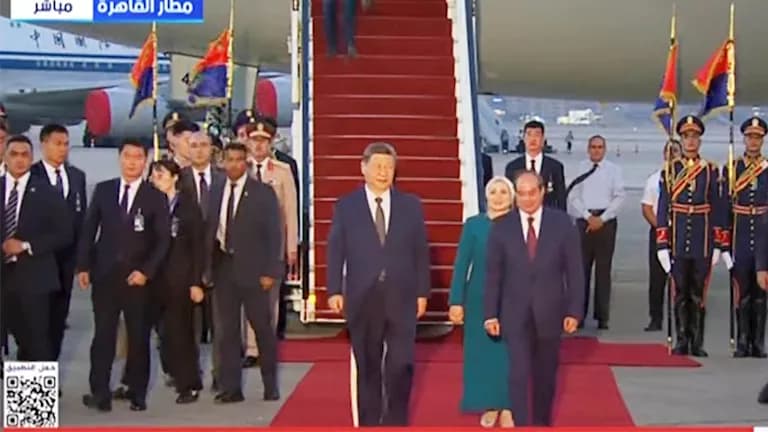 السيسي ورئيسة البلاد يستقبلان الرئيس الصيني