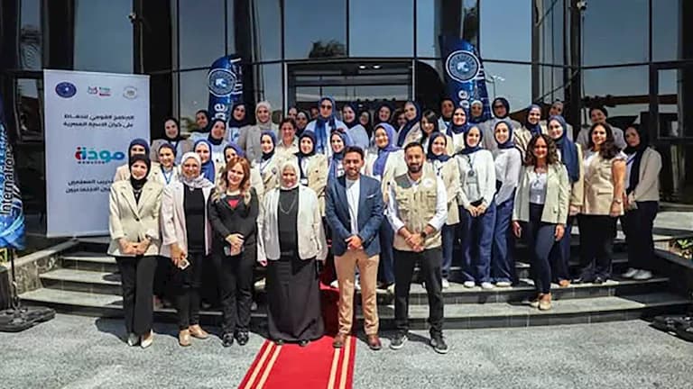 مودة تقدم ورشة عن التربية الإيجابية في مدرسة دولية