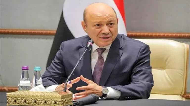 الحكومة اليمنية تنبه لتهديد حوثي للطيران بالبحر الأحمر
