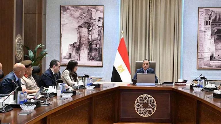 رئيس الوزراء يناقش مشروعاً كبيراً في العلمين