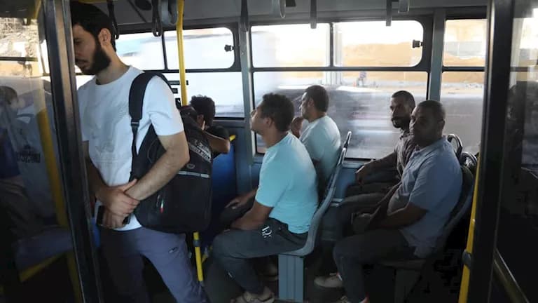 ازدحام الركاب في محطات المرحلة الثانية لمترو BRT